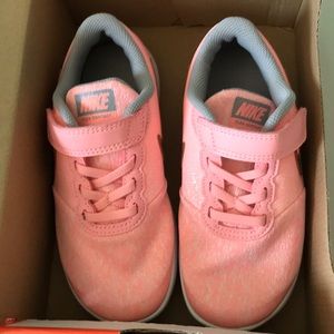 Pink Nike Girls Size 13 - NBW